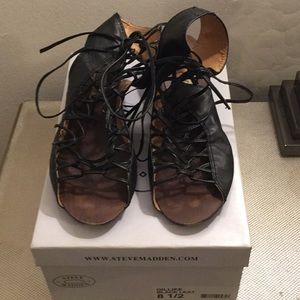 Steve Madden Gilliee Black Leather Sandals